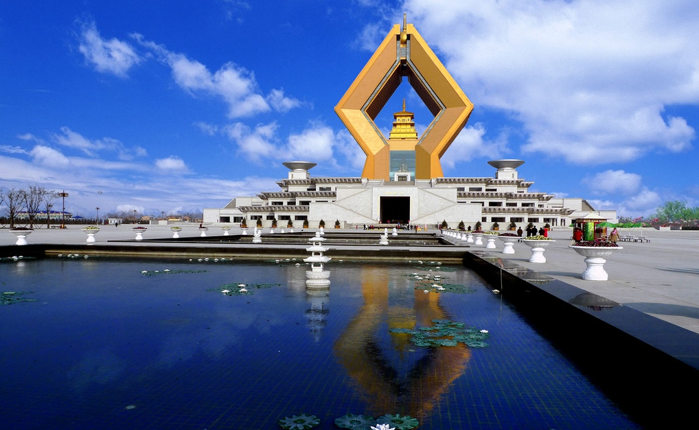Famen Temple and Qianling Mausoleum Day Tour